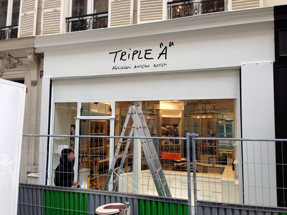 enseigne lettres adhésif collées en facade boutique paris 7
