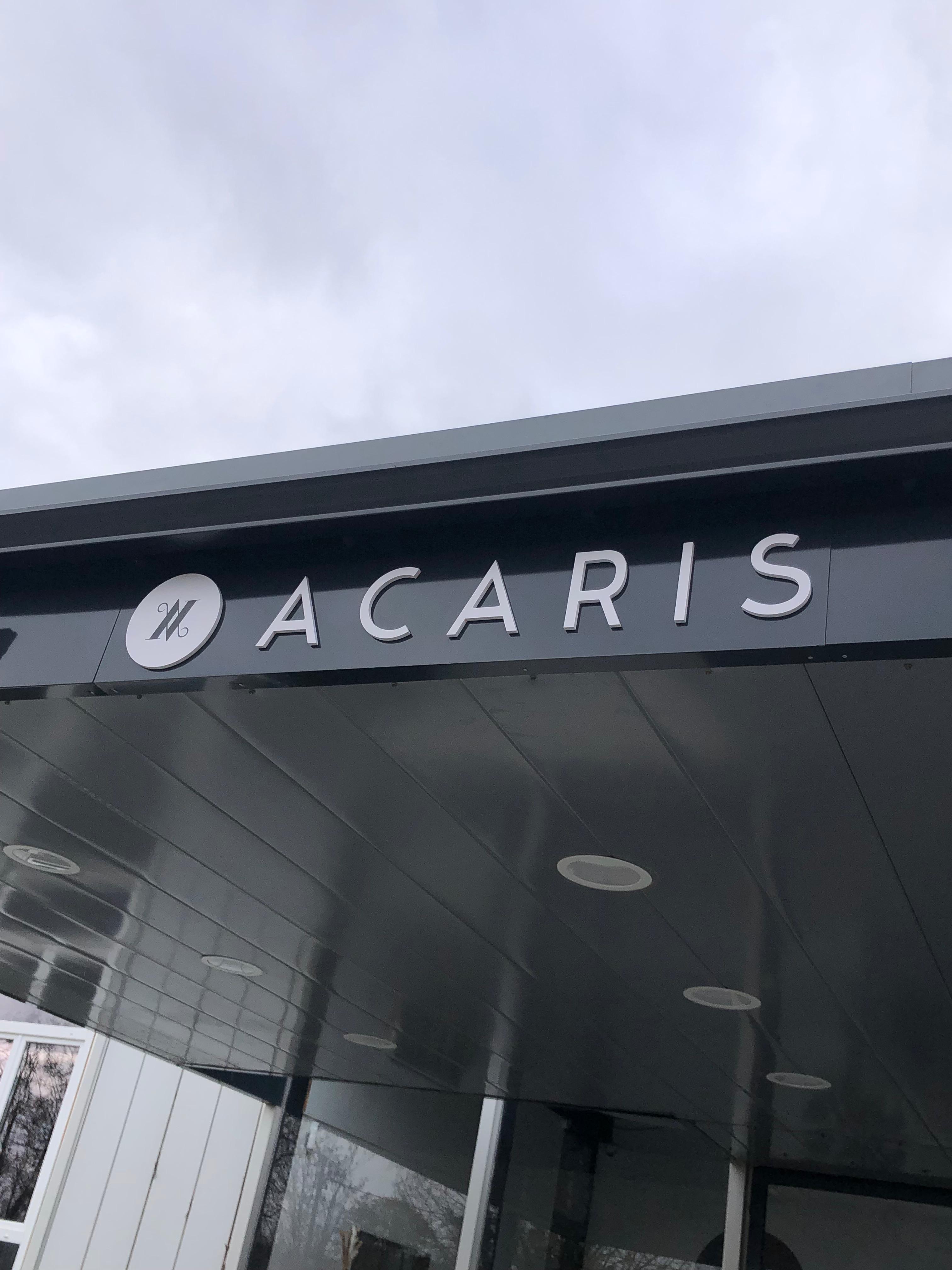 Enseigne en lettres PVC blanches découpées