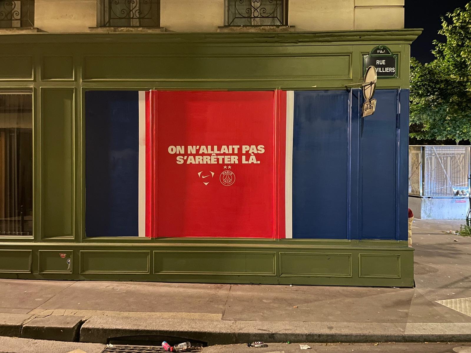 Habillage façade d’une boutique en couleurs de PSG image 7