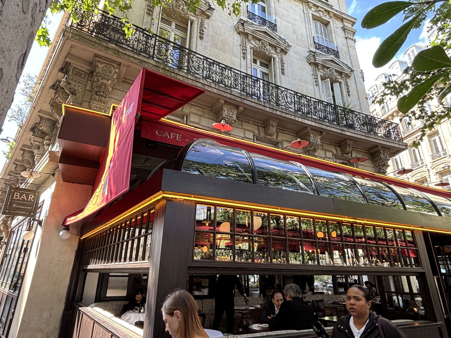 Rampes en néon pour façade de restaurant image 2