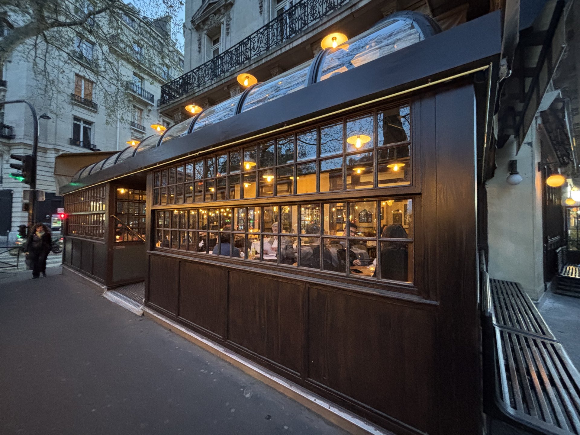 Rampes en néon pour façade de restaurant image 14