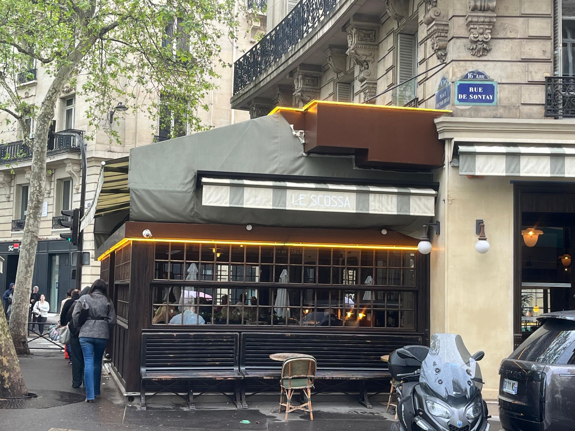 Rampes en néon pour façade de restaurant image 7