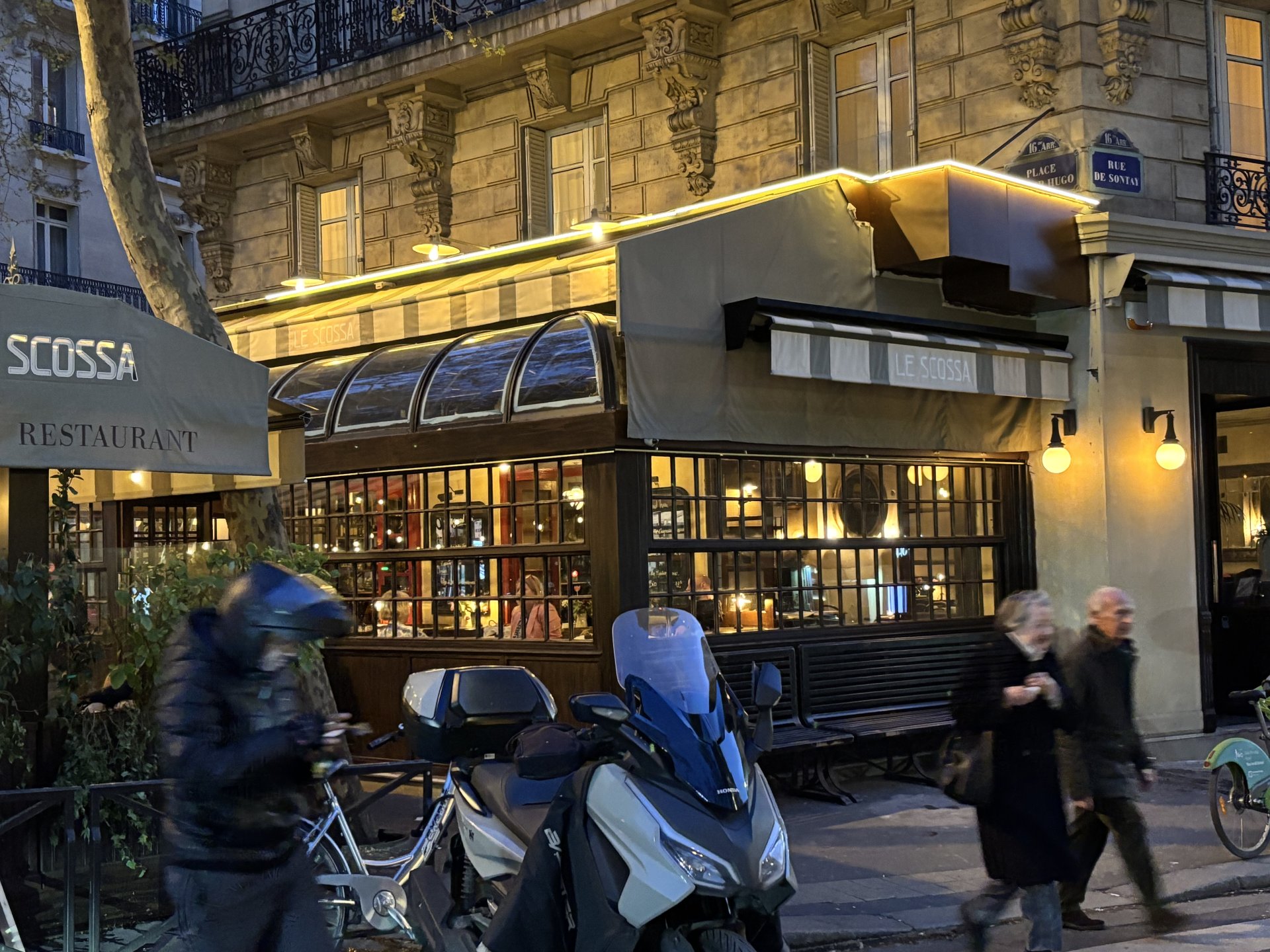 Rampes en néon pour façade de restaurant image 13