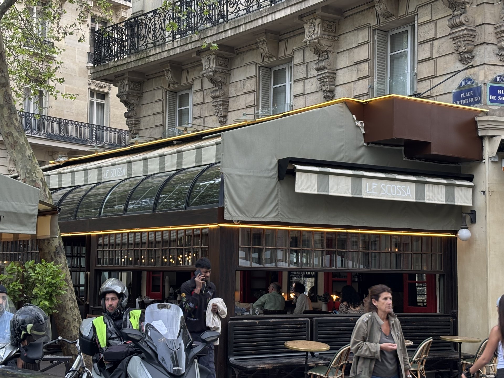 Rampes en néon pour façade de restaurant image 10