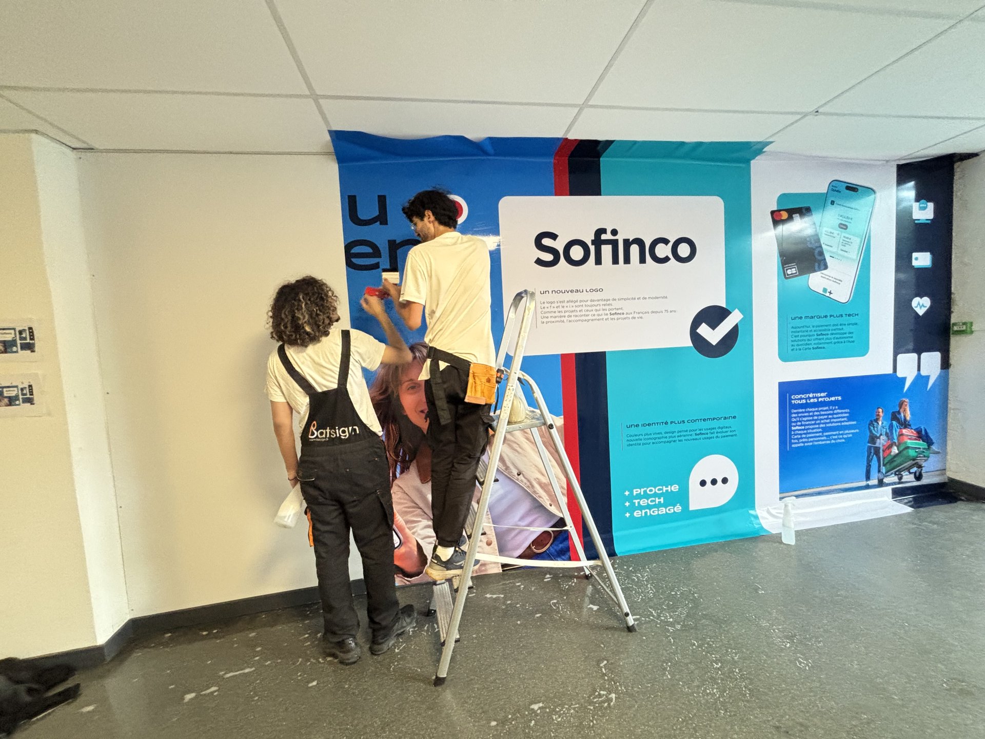 Habillage d’un mur avec panneaux et pose d’une publicité. image 5
