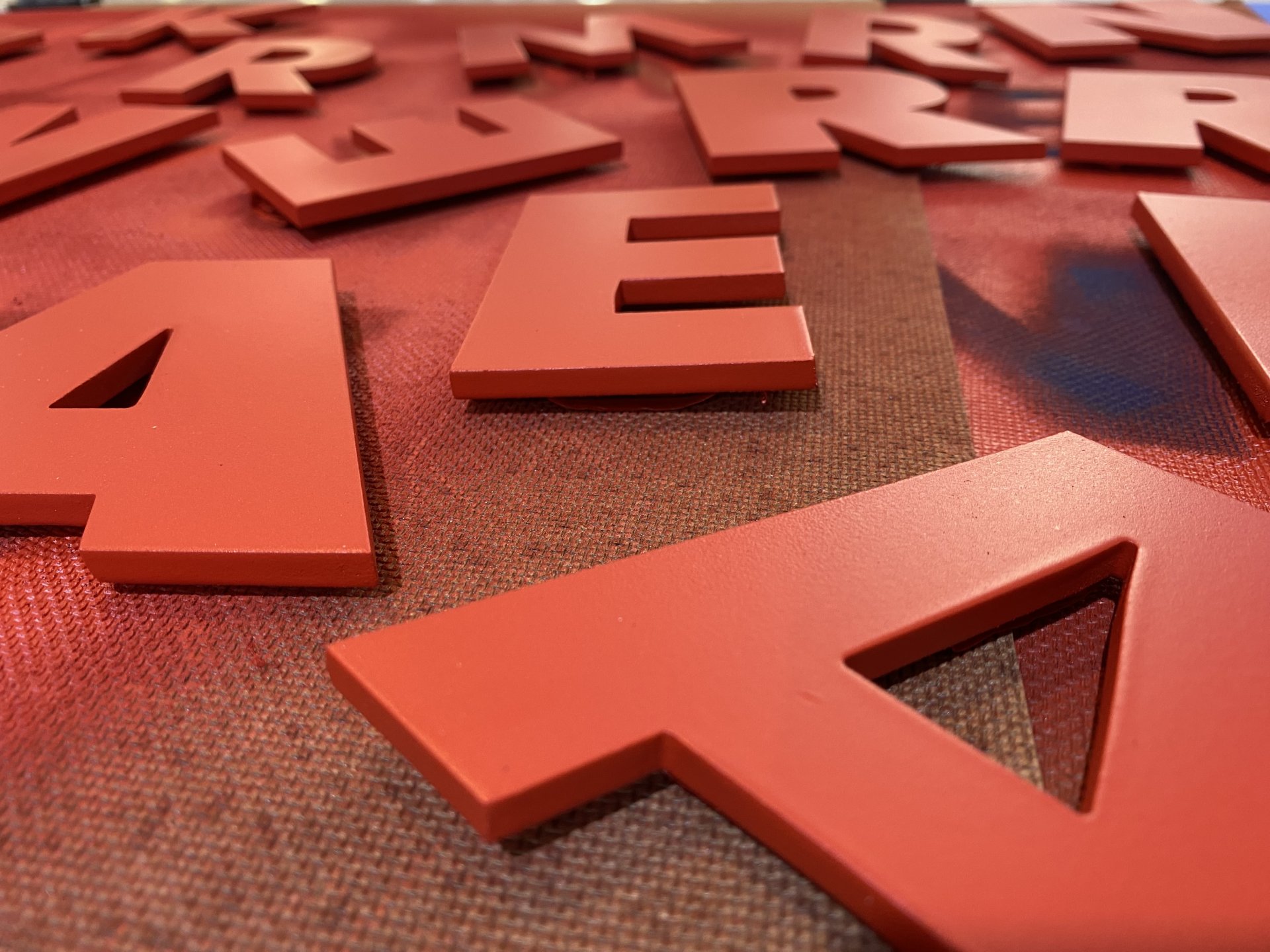 Logo MARNI en plexiglas peint image 3