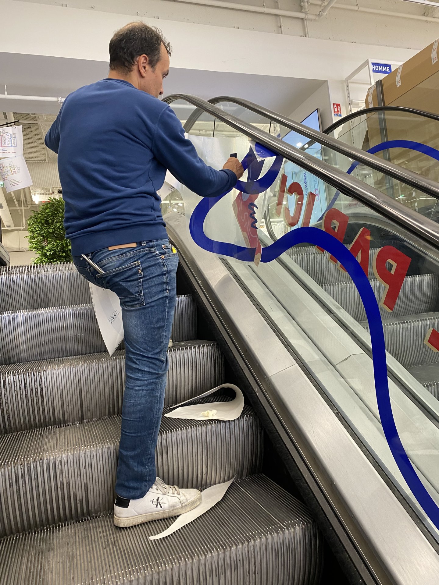 Décoration murs et escalators du magasin Intersport pour les jeux olympiques image 5