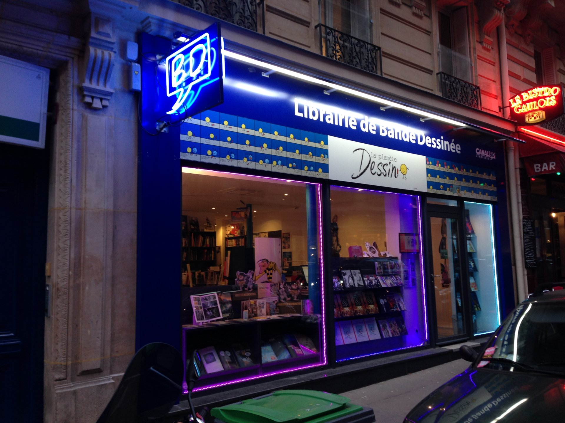 Habillage et enseigne pour librairie image 2