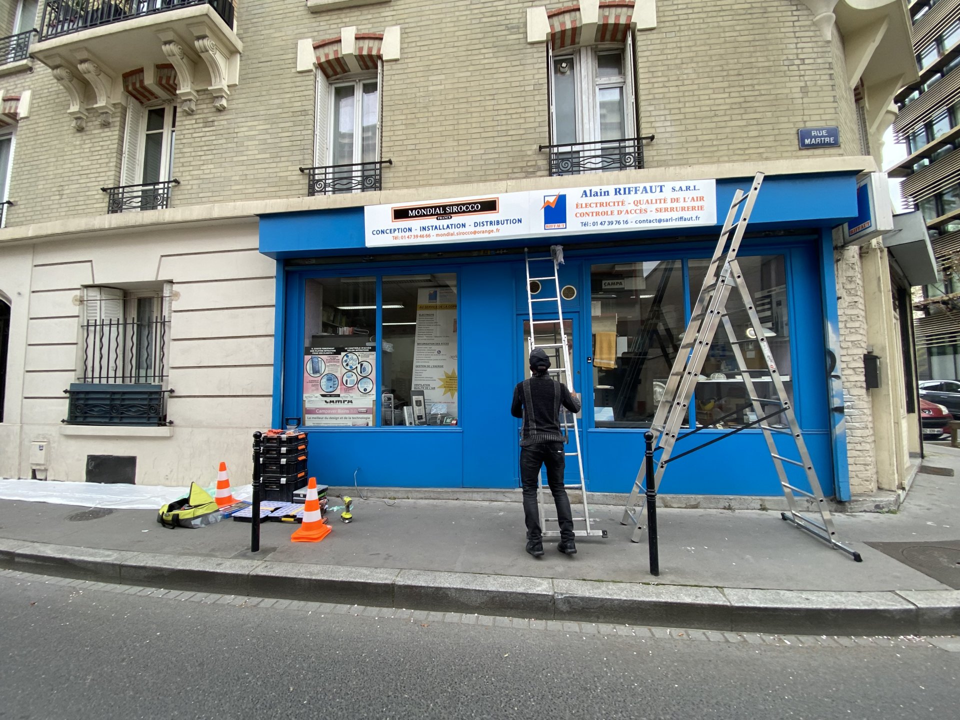 Enseigne caisson plexiglas pyramidal image 3