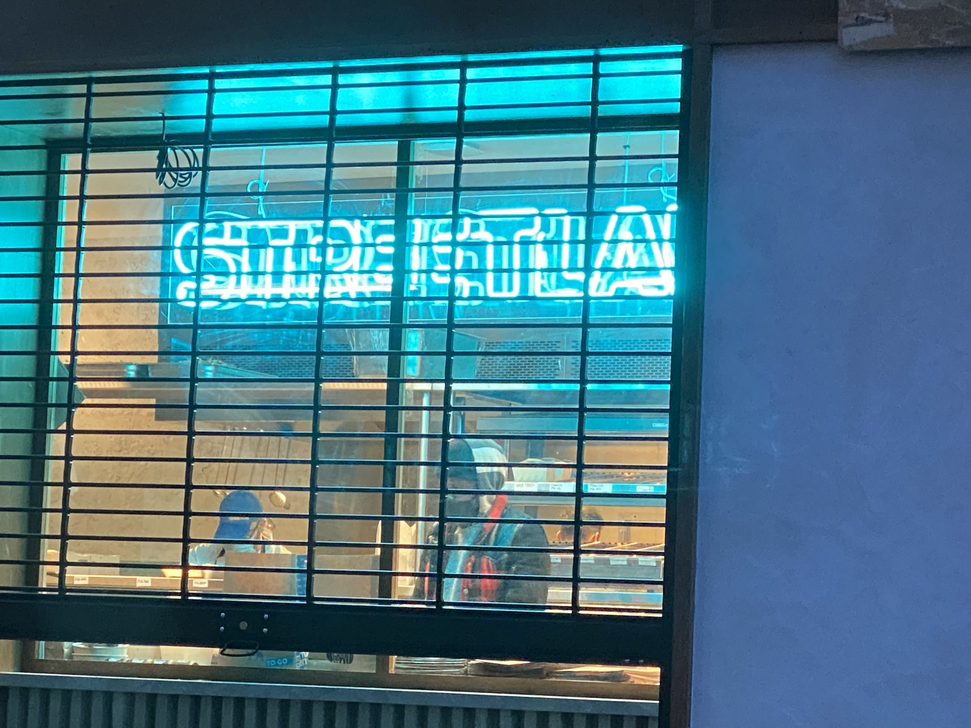 Enseignes néons int/ext pour un restaurant image 3