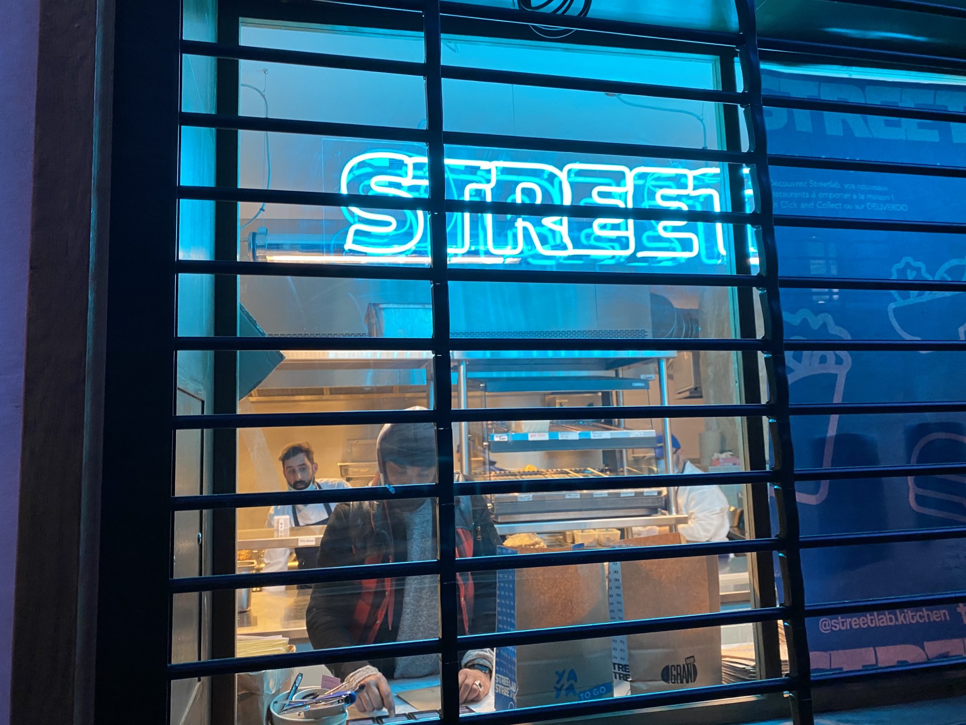 Enseignes néons int/ext pour un restaurant image 4