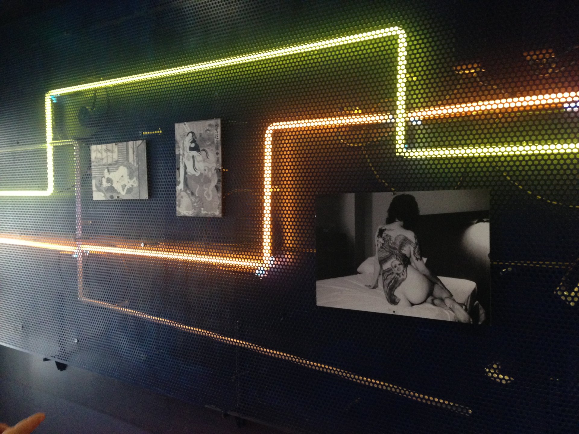Décoration intérieur d’un bar avec néons. image 5