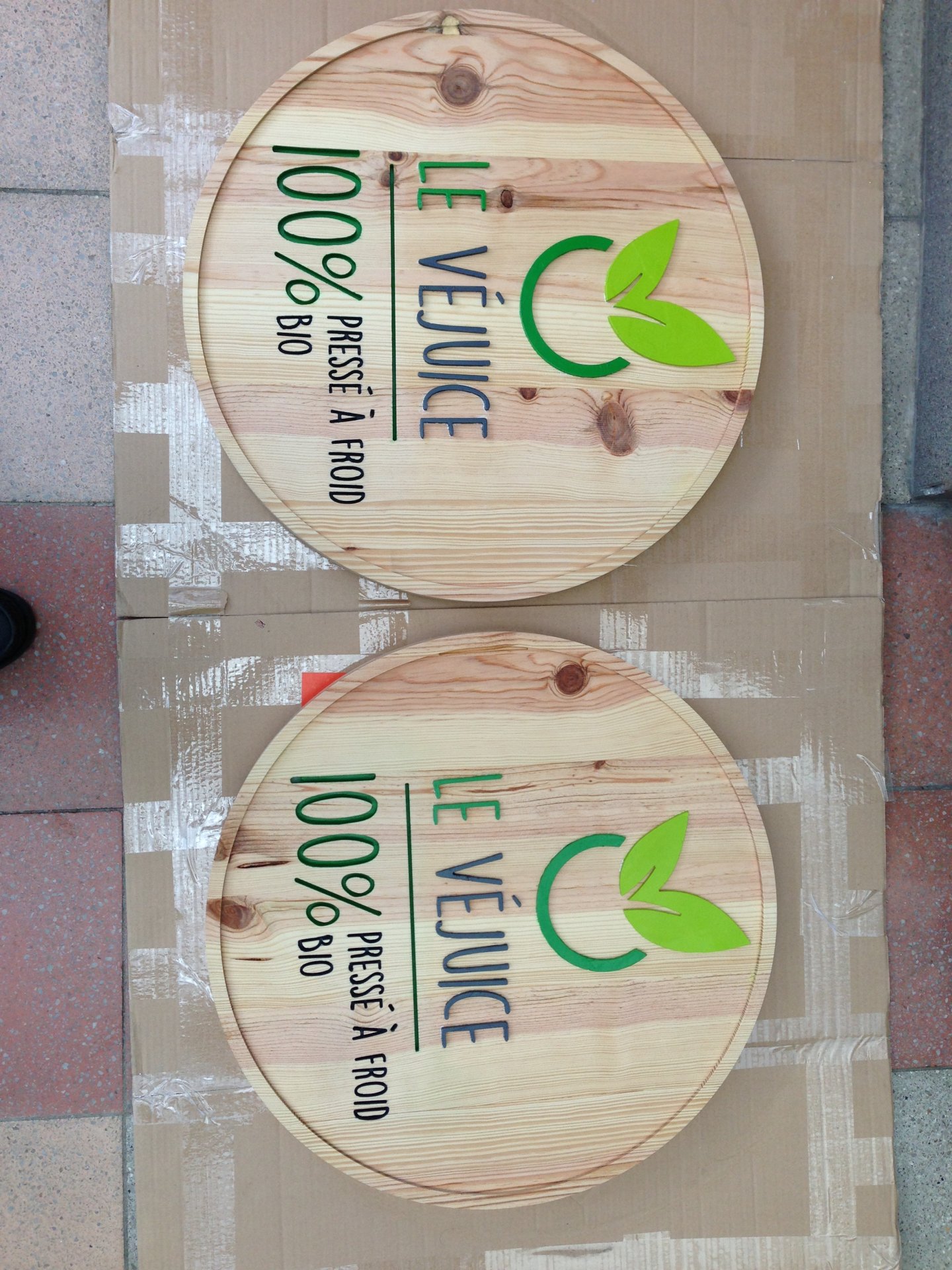 Enseigne en bois gravé et peint image 10