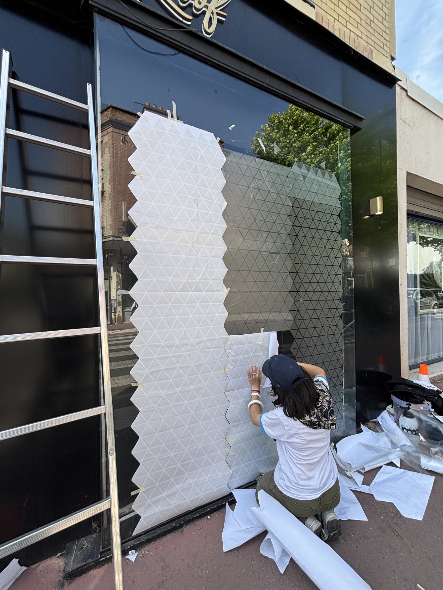 Décoration vitrines pour salon de coiffure image 4