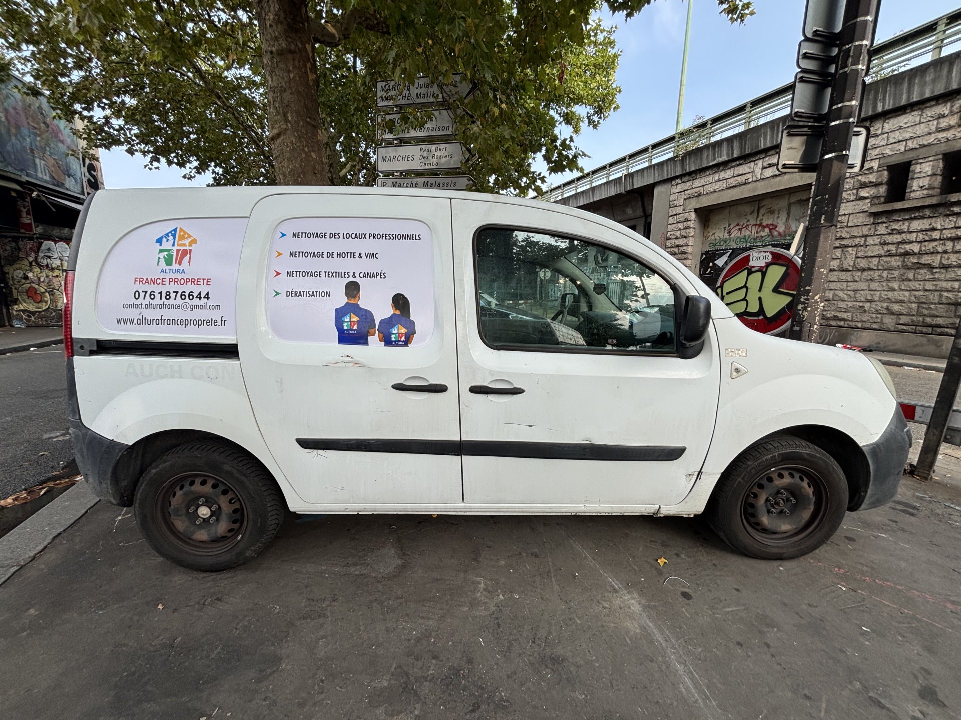Publicité sur un Kangoo