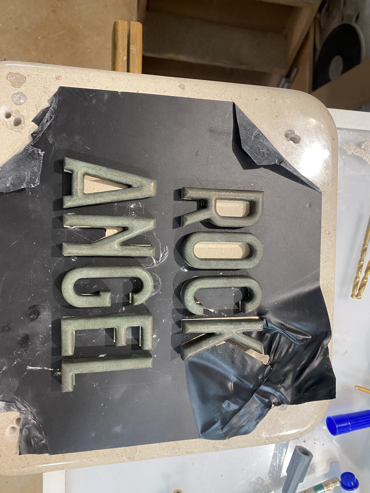 Plaque signalétique avec lettres en bronze image 6