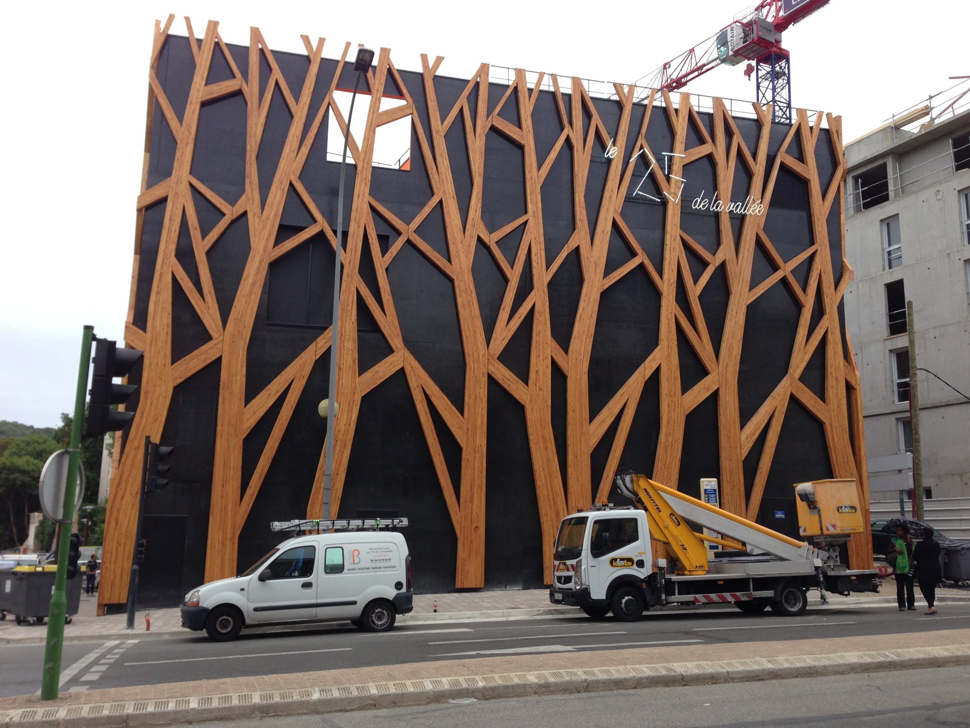 Enseigne néon pour la maison de la jeunesse de Chaville image 3