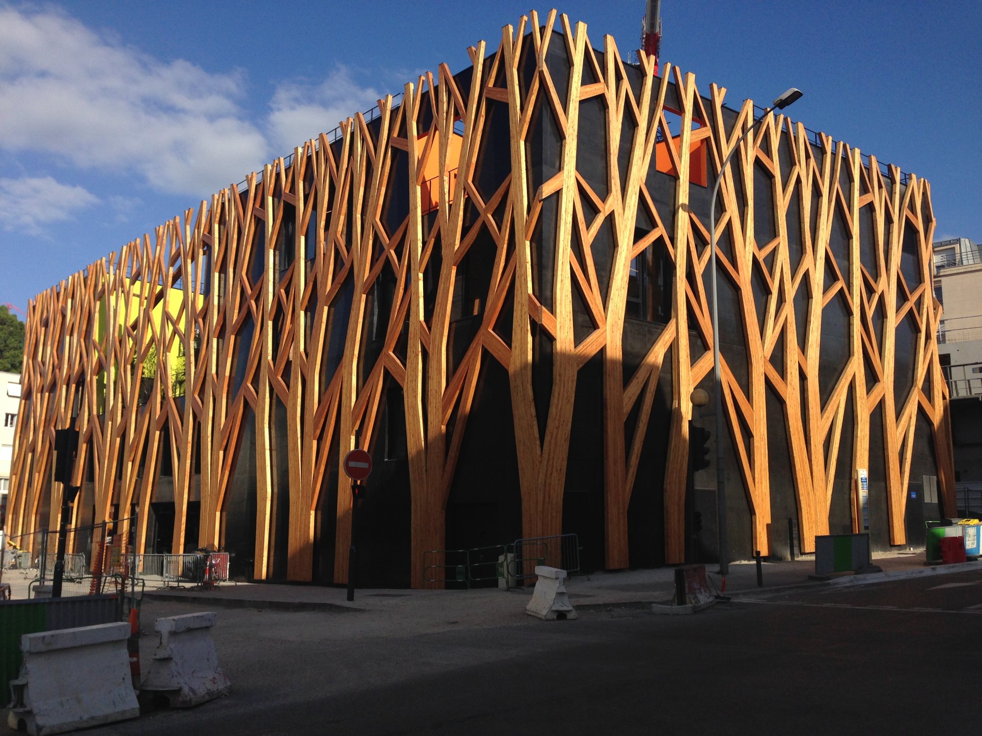 Enseigne néon pour la maison de la jeunesse de Chaville image 6