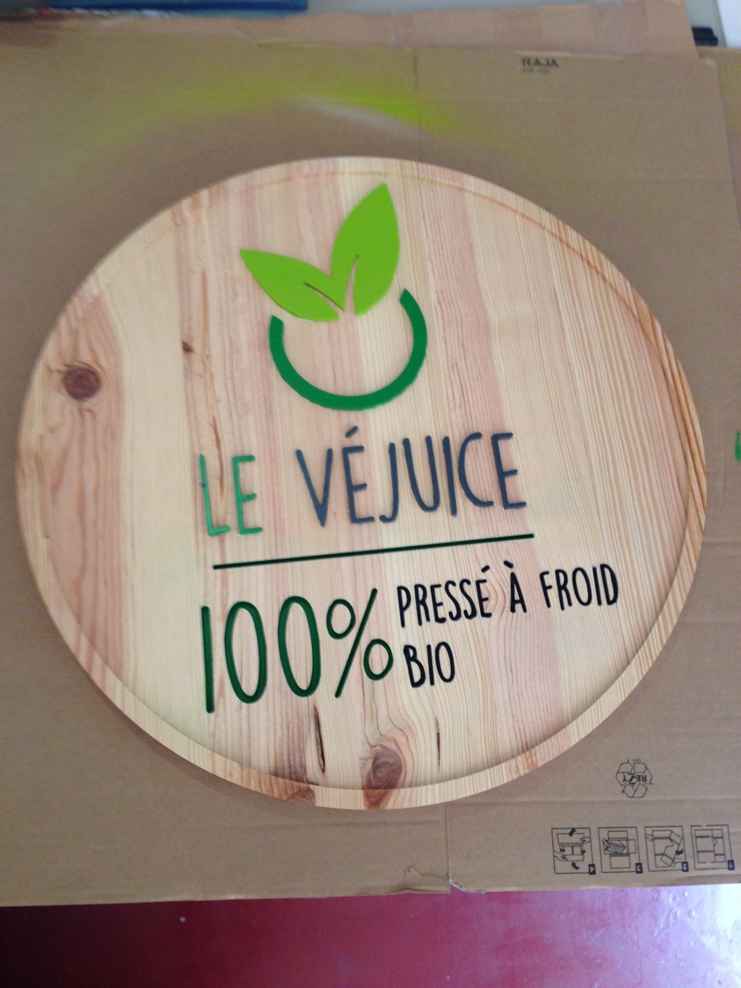 Enseigne en bois gravé et peint image 11