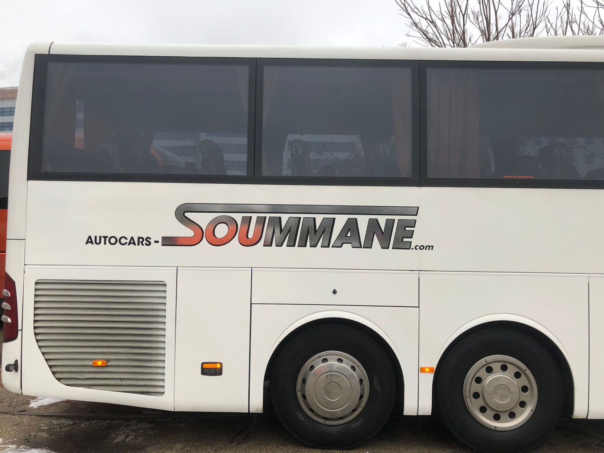Marquage adhésif chromé et ombré sur autocars image 6