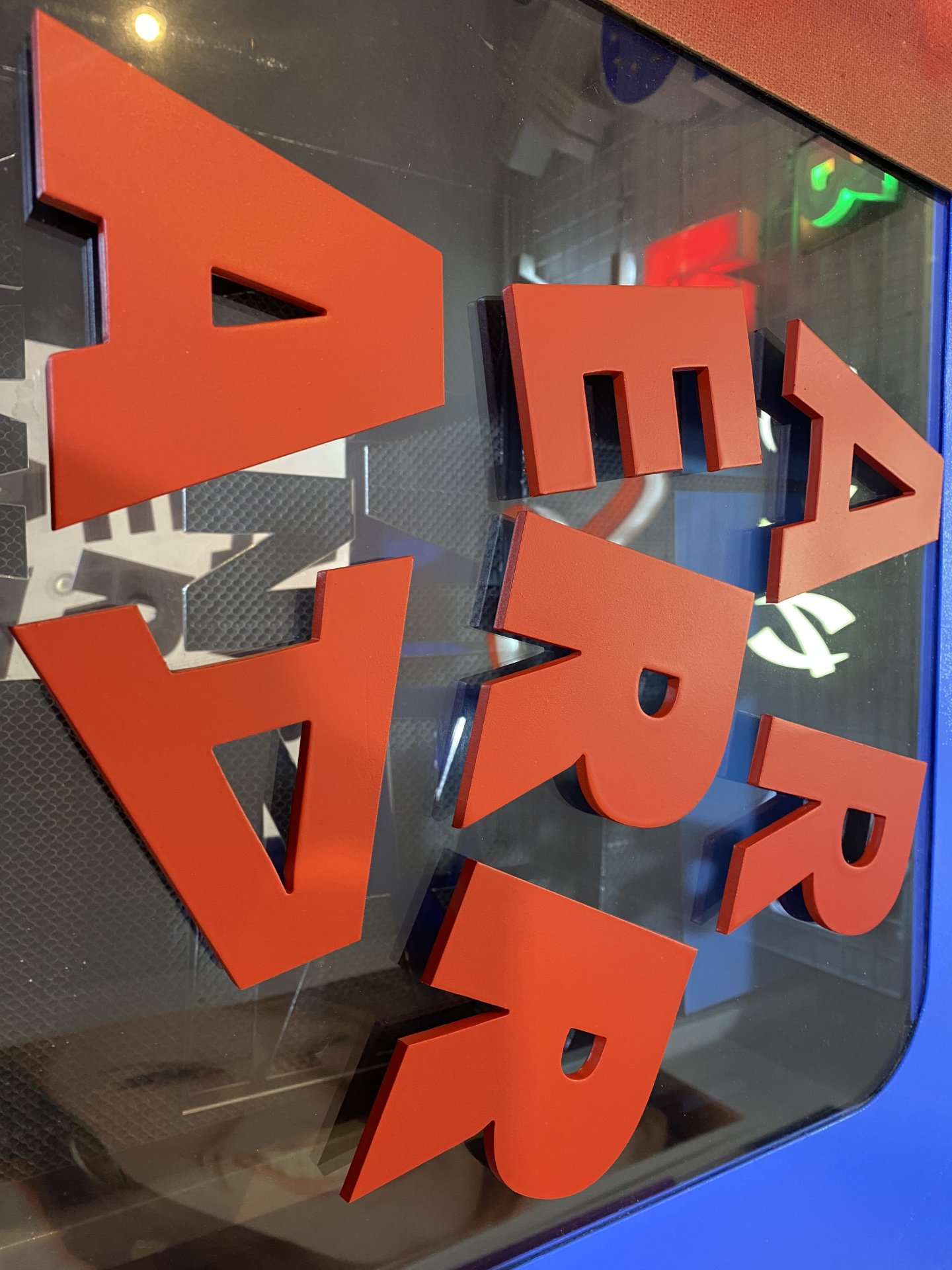Logo MARNI en plexiglas peint image 1