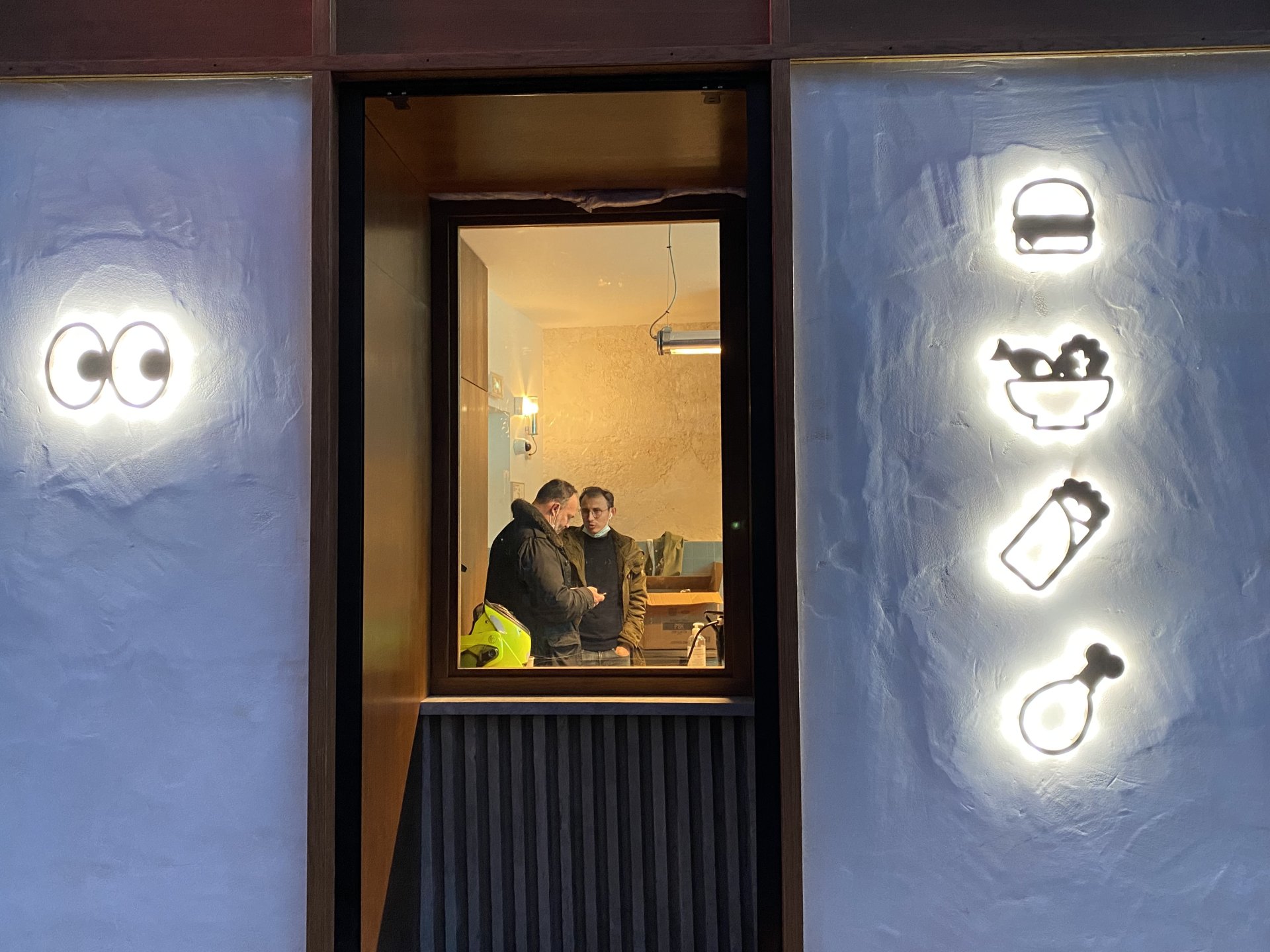 Pictogrammes en bois traité, rétro-éclairé leds image 7