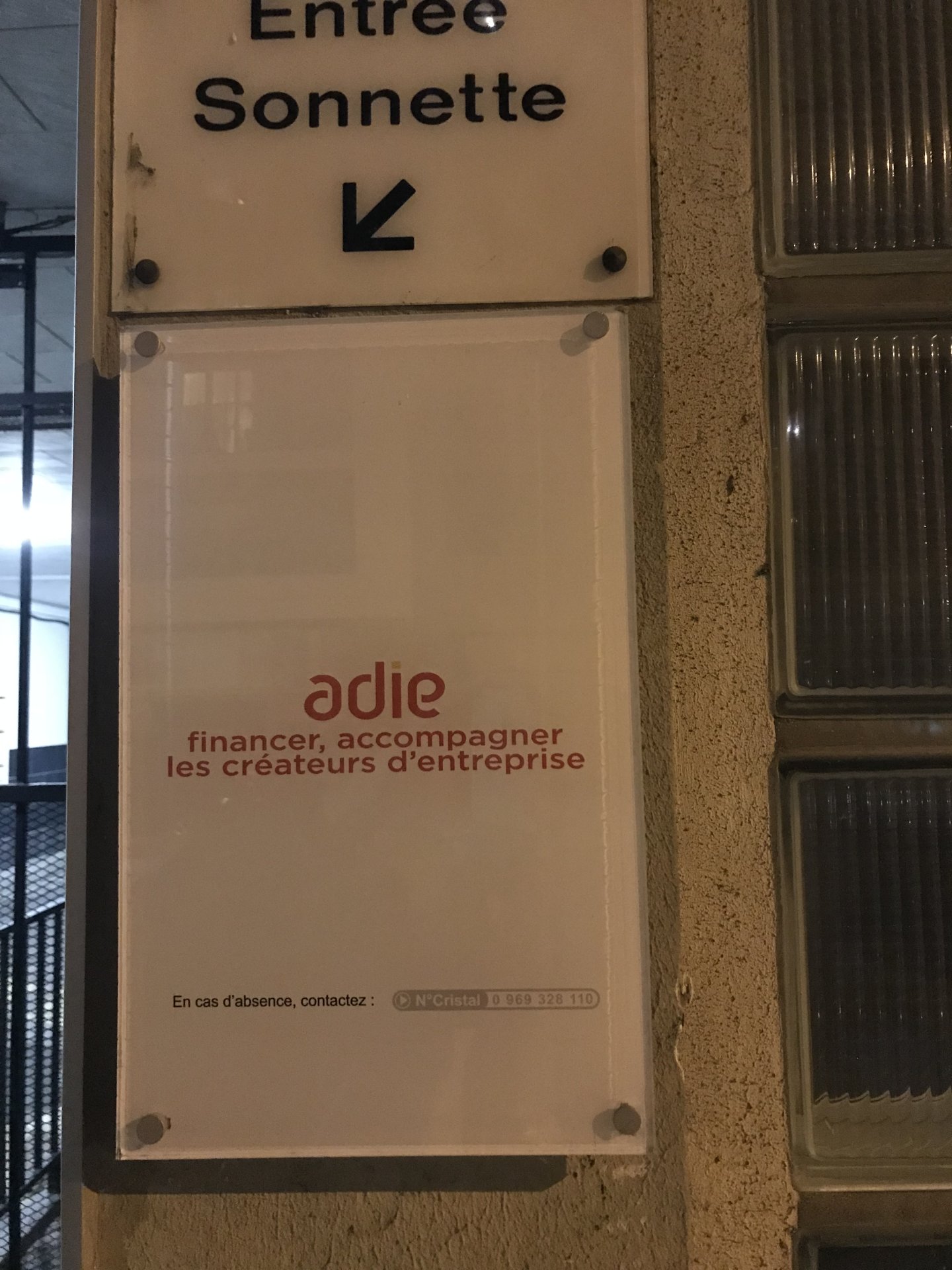Plaque signalétique en plexiglas ADIE image 5