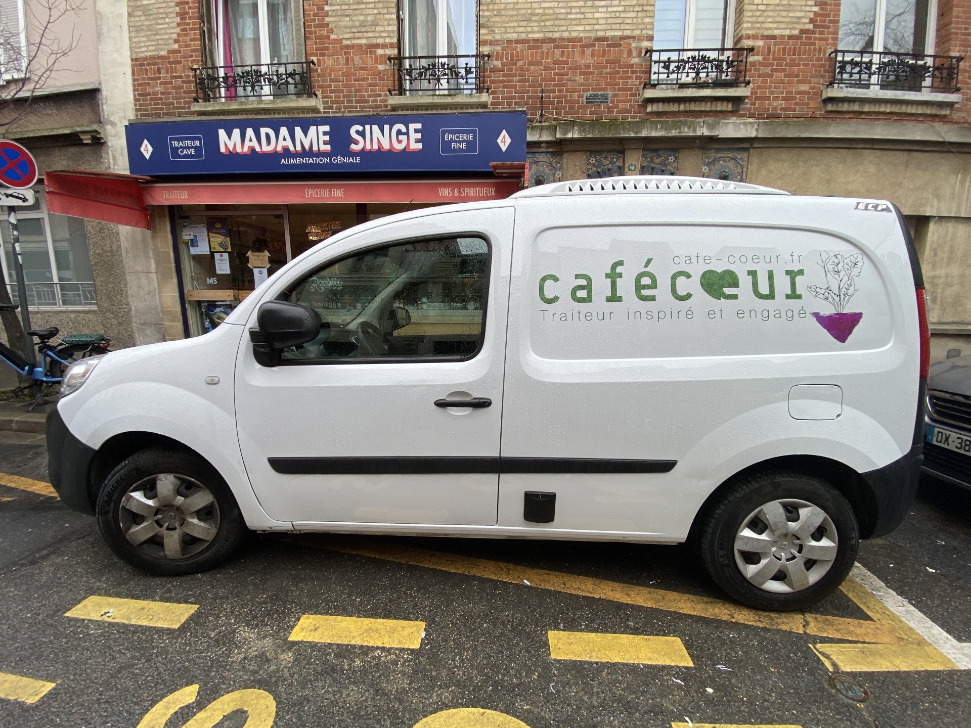 Publicité sur une camionnette restaurant image 1