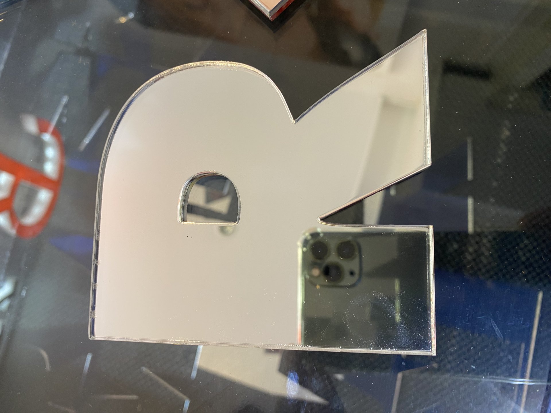 Logo MARNI  miroir découpé au laser image 6
