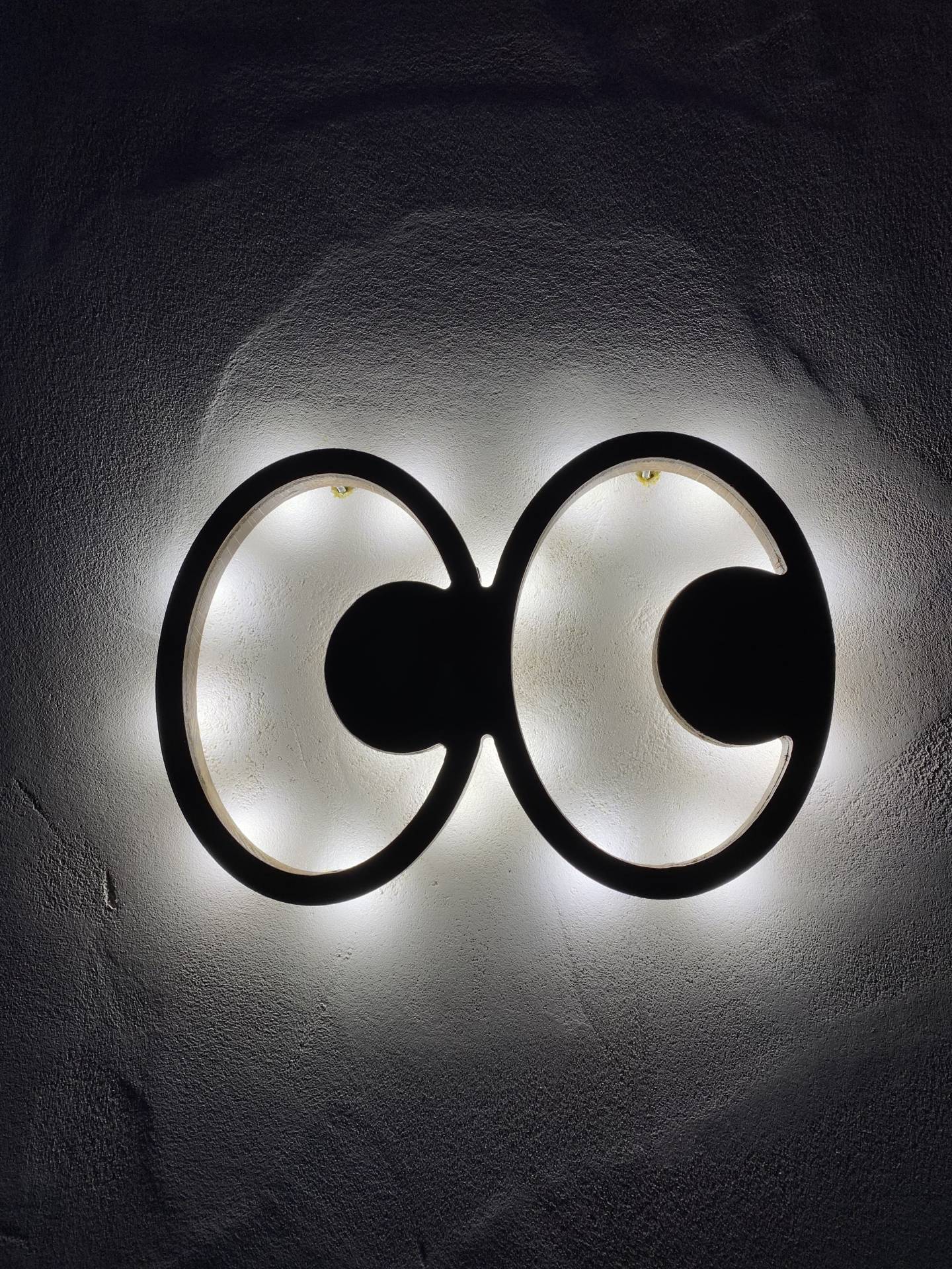 Pictogrammes en bois traité, rétro-éclairé leds image 1