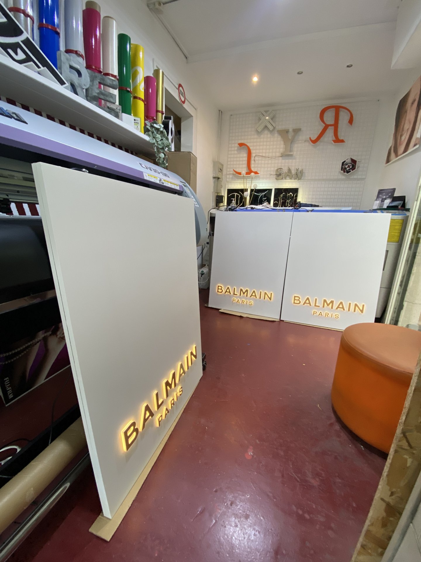 Création du logo BALMAIN en laiton brossé et PMMA image 5